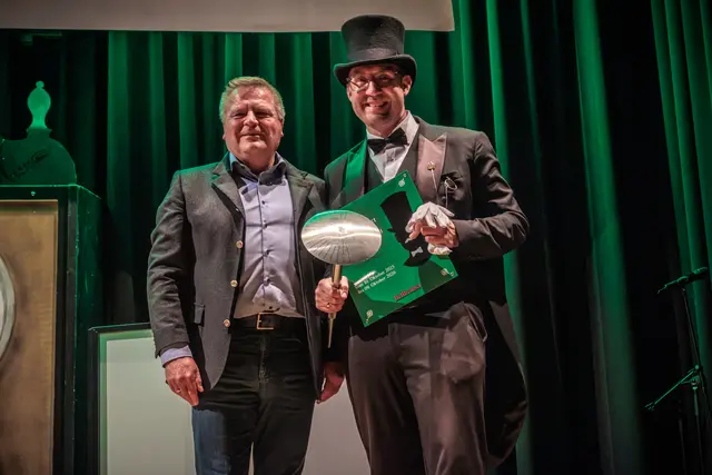 Glückwünsche für den neuen Lord. Andreas Bantele ist der neue 24. Bellheimer Lord für die Amtszeit 2026/2027. | Foto: Paul Needham