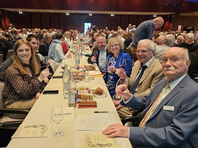 Ehemalige Deutsche Weinkönigin Charlotte Weihl und Gabriele Meter-Lehnen, Präsidentin der Gemeinschaft deutschsprachiger Weinbruderschaften | Foto: Michael Landgraf