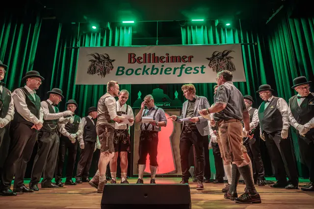 Die Bühnenshow sorgt beim 24. Bellheimer Bockbierfest für Unterhaltung und beste Feststimmung. | Foto: Paul Needham