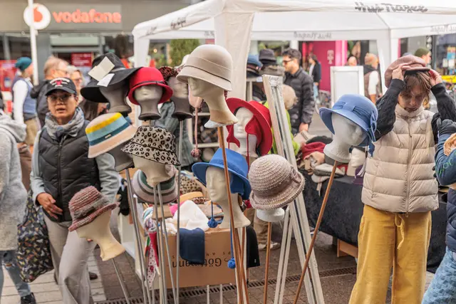 Besucher verbinden den Bummel über das Karlsruher Stadtfest mit einem Einkaufsbummel durch die Innenstadt. | Foto: Paul Needham