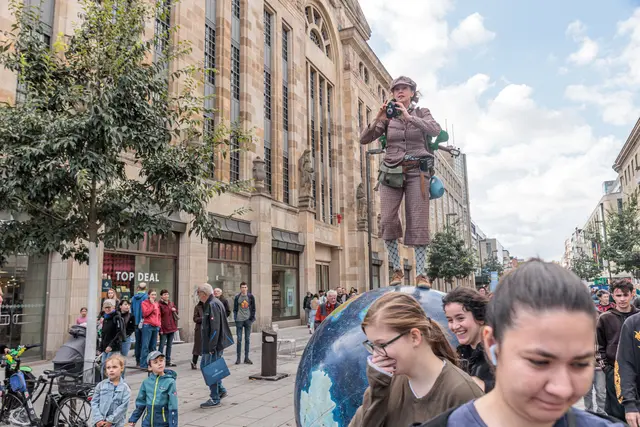 Live-Musik, Straßenkunst und buntes Treiben: Das Karlsruher Stadtfest lockte am Samstag, 10. Oktober 2026, in die Innenstadt. Unsere Bildergalerie zeigt die Eindrücke vom Fest. | Foto: Paul Needham