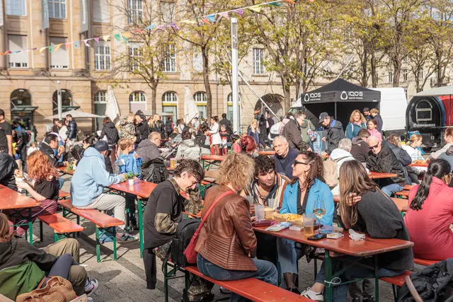 Live-Musik, Straßenkunst und buntes Treiben: Das Karlsruher Stadtfest lockte am Samstag, 10. Oktober 2026, in die Innenstadt. Unsere Bildergalerie zeigt die Eindrücke vom Fest. | Foto: Paul Needham