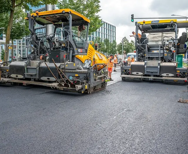 Während der Fahrbahnsanierung ist ein Abschnitt der Knielinger Allee für Autos und Fahrräder gesperrt. | Foto: Stadt Karlsruhe, Presse- und Informationsamt, Monika Müller-Gmelin