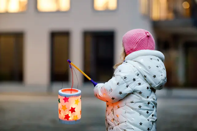 In St. Wendel und mehreren Stadtteilen stehen die Termine für die Martinsumzüge im November fest. | Foto: Irina Schmidt/stock.adobe.com
