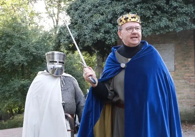Anlässlich der Speyerer Herbstmesse schlüpft Frank Seidel wieder in die Rolle von Stauferkaiser Friedrich II. | Foto: Isabelle Schreiner/gratis