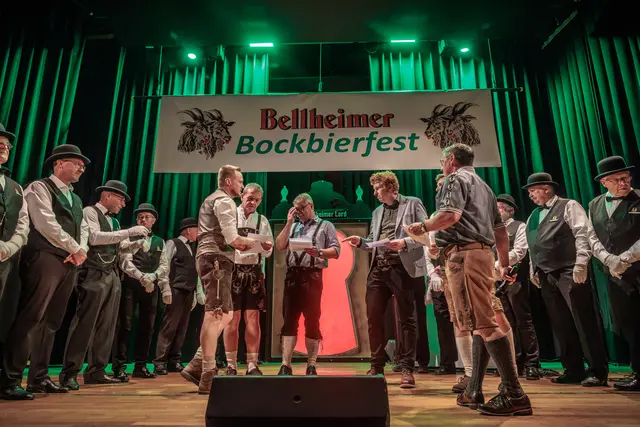Die Bühnenshow sorgt beim 24. Bellheimer Bockbierfest für Unterhaltung und beste Feststimmung. | Foto: Paul Needham