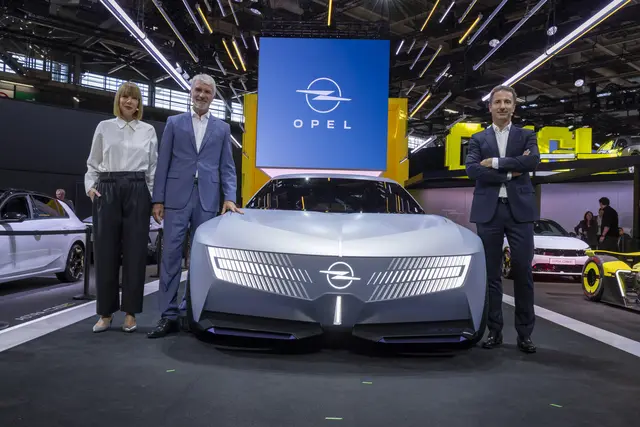 Opel zeigt das STX Concept sowie den Formel-E-Rennwagen GSE 27FE und nennt Daten zum Corsa GSE und Mokka GSE. | Foto: Opel Automobile GmbH
