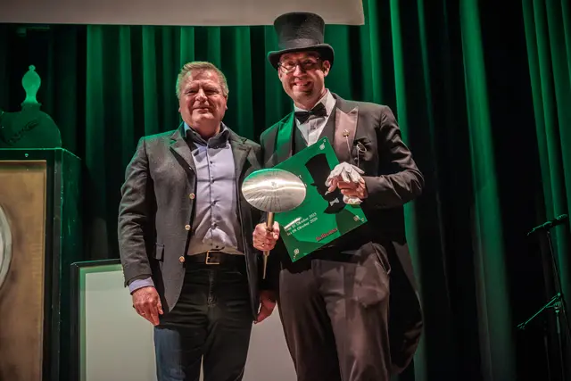 Glückwünsche für den neuen Lord. Andreas Bantele ist der neue 24. Bellheimer Lord für die Amtszeit 2026/2027. | Foto: Paul Needham