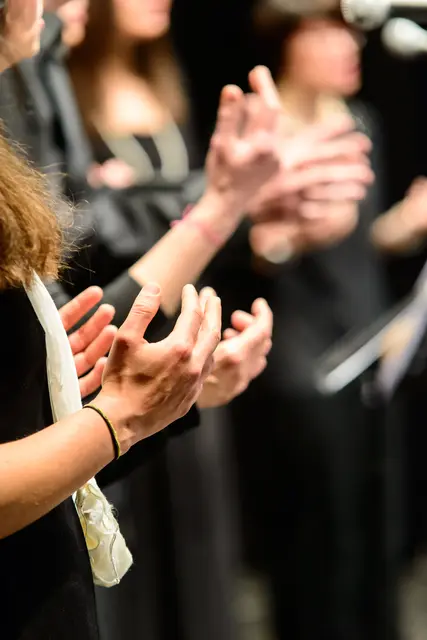 Die „Magic Gospel Voices“ und die „Magic Kids“ des MGV Heiligenstein geben am Samstag, 24. Oktober, ein Konzert in der Kirche St. Sigismund. | Foto: Studio Gi/stock.adobe.com