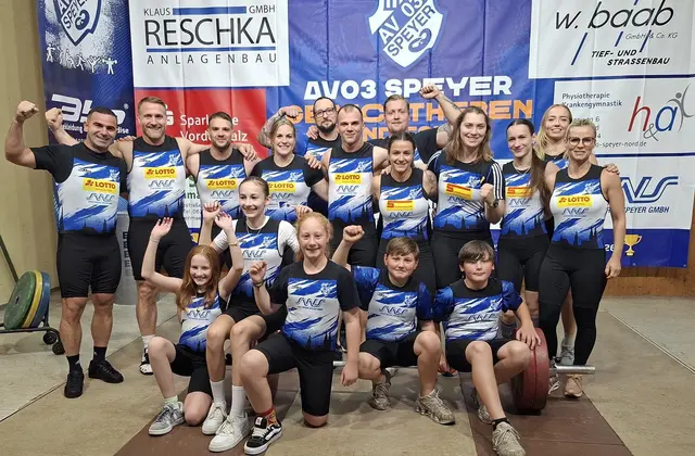 Der Athletenverein 1903 Speyer sammelte nach Angaben der Stadtwerke für neue Trikots 2.420 Euro und übertraf damit die Zielsumme von 1.903 Euro. | Foto: AV 03 Speyer