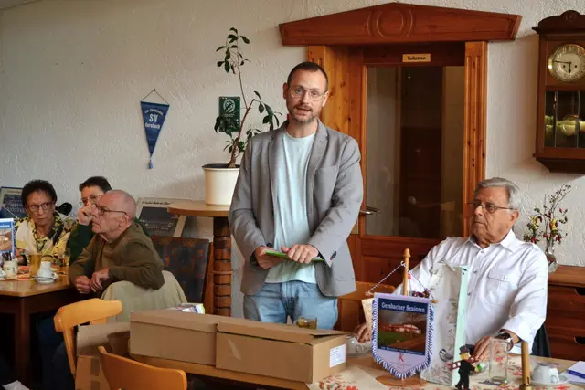 Victor Mehlmann (links)  informierte die Senioren zu gesetzlichen Änderungen im Apothekenwesen. Organisiert werden die monatlichen Vorträge von Heini Ehrlich (rechts) | Foto: Frank Schäfer