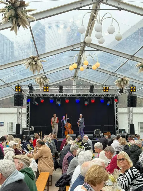Der Novembermarkt bringt von Freitag, 6. November, bis Sonntag, 8. November, wieder Weinzelt, Riesenrad, Live-Musik und einen verkaufsoffenen Sonntag nach Pirmasens. | Foto: Stadtverwaltung Pirmasens / Stadtmarketing