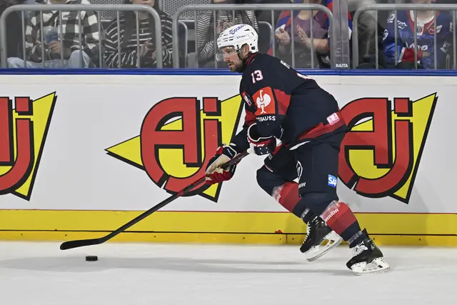 Brooks Macek (hier im CHL-Heimspiel gegen Tychy) verkürzte für die Adler auf 4:2.  | Foto: Ruffler/PIX-Sportfotos