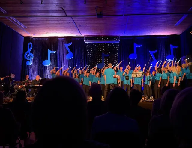 Die Rheinberg Singers haben in Kuhardt ihr 25-jähriges Bestehen mit zwei ausverkauften Konzerten gefeiert. | Foto: Bastian Kaiser/FREI