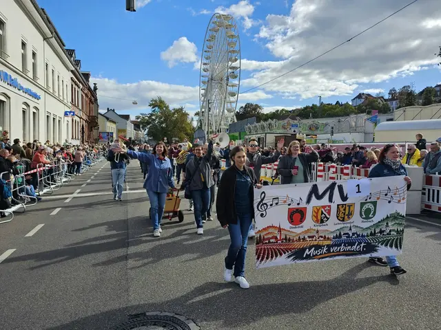 Auch Michael Landgraf war für uns als Fotograf unterwegs und hat tolle Aufnahmen direkt vom Beginn des Winzerfestumzugs in der Landauer Straße gemacht. | Foto: Michael Landgraf