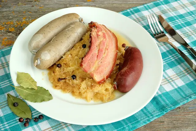 In Steinbach gibt es Ende Oktober einen Pfälzer Mittagstisch mit Vortrag zu Kriminalprävention. | Foto: msl33/stock.adobe.com