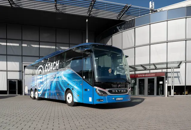 Daimler Buses und Partner erreichen wichtigen Meilenstein auf dem Weg zum elektrischen Reisebus | Foto: Copyright Daimler Truck AG. Alle Rechte vorbehalten.