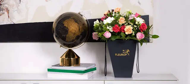 Blumenversand ins Ausland über Fleurop: Auftrag wird an einen Partnerfloristen im Zielland vermittelt, der frisch bindet und ausliefert. | Foto: Fleurop AG