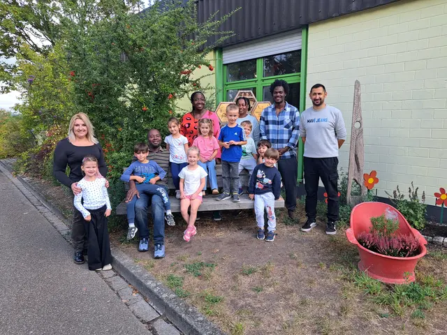 Küchencrew im Rahmen der Interkulturellen Woche 2026. Kinder der Louise-Scheppler Kita kochen zusammen mit dem Kamerunischen Verein Wörth für das offene Mittagstischangebot im Mehrgenerationenhaus. | Foto: Familienbüro Wörth