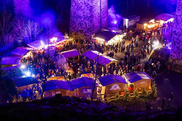 Der Vorverkauf für den Weihnachtsmarkt Ravennaschlucht startet. (Archivbild) | Foto: Philipp von Ditfurth/dpa