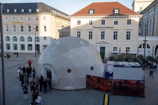 Auf dem Karlsruher Marktplatz startet eine Marsmission der besonderen Art.  | Foto: Enrique Kaczor/dpa