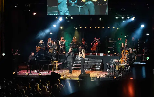 Ein Konzertabend in der Festhalle verbindet Live-Musik mit Wein und Kulinarik. | Foto: Stadt Pirmasens