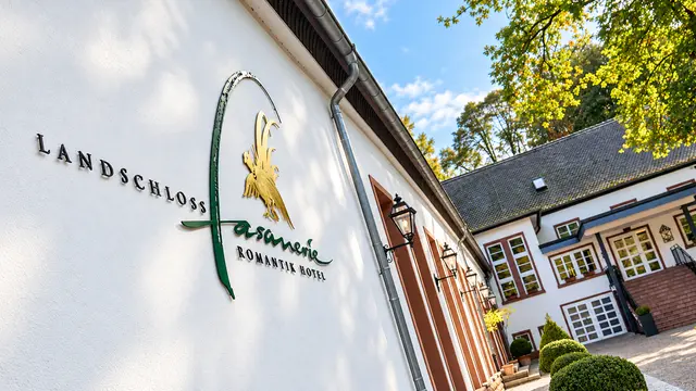 Das Romantik Hotel Landschloss Fasanerie in Zweibrücken lädt am Samstagabend zum ABBA-Dinner mit Musikshow und mehrgängigem Menü ein. | Foto: Erik Stegner