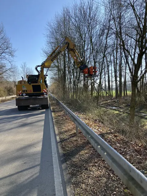 Im Rhein-Neckar-Kreis starten entlang vieler Straßen wieder Gehölzarbeiten. Dabei kann es stellenweise zu Behinderungen, Baustellenampeln und kurzen Sperrungen kommen. | Foto: Landratsamt Rhein-Neckar-Kreis