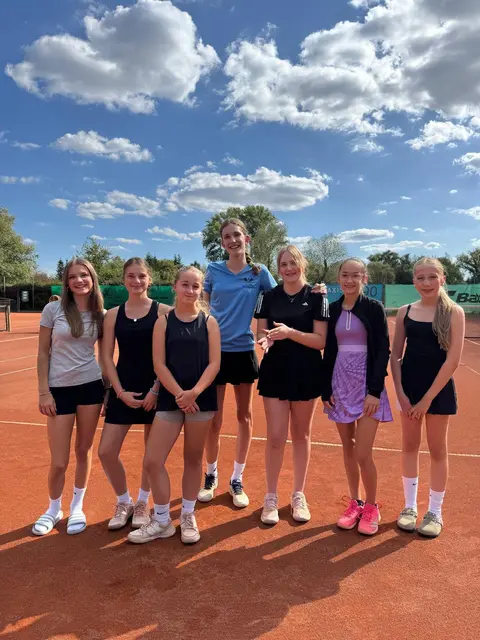 Zwei U15-Teams des TC Blau-Weiß Nußdorf steigen als Meister in die B-Klasse auf. | Foto: TC Blau-Weiß Nussdorf