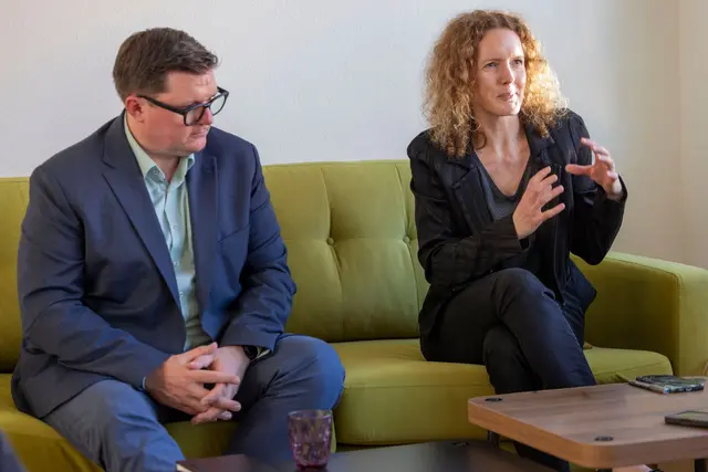 Die geschäftsführenden Direktoren des Städtetags Rheinland-Pfalz, Lisa Diener und Michael Bleidt, geben Tipps für die Vorbereitung auf hybride Bedrohungen.  | Foto: Helmut Fricke/dpa