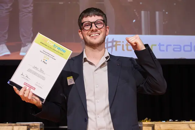 fitfortrade 2026: Lukas Pross vom Marktkauf Speicher (EDEKA-Region Nordwest) wird als „Deutschlands beste Nachwuchskraft im Handel 2026“ ausgezeichnet. | Foto: Rundschau/Reinhard Rosendahl