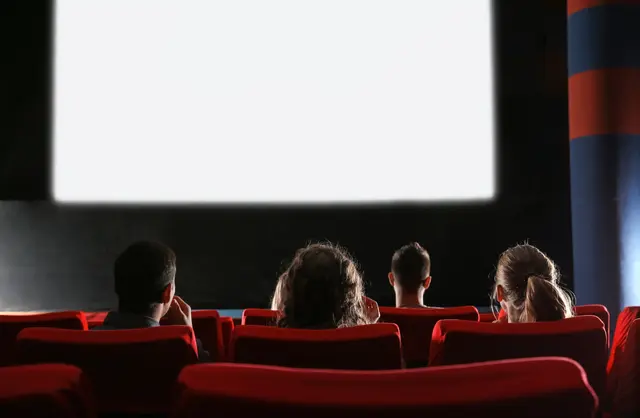 „Ticket ins Leben“ läuft am Mittwoch, 21. Oktober, beim Kino für Junggebliebene. | Foto: Pixel-Shot/stock.adobe.com