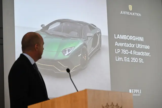 Bis zu 790.000 Euro ist der grüne Lamborghini wert, den das Land demnächst versteigern lässt. (Archivbild) | Foto: Marijan Murat/dpa