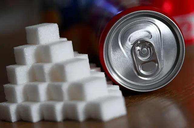 Die Zuckersteuer ist vom Kabinett beschlossen - aber nicht alle freuen sich. (Symbolbild)  | Foto: Sven Hoppe/dpa