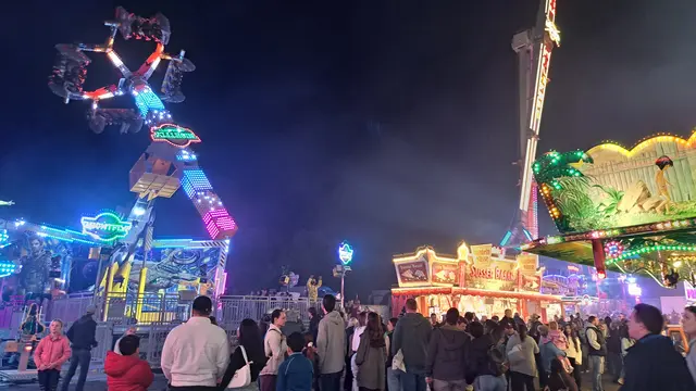 Hoch hinaus oder rasant durch die Luft: Attraktionen wie „Gladiator“ und „Nightfly No Gravity“ versprechen Nervenkitzel auf der Lautrer Oktoberkerwe. | Foto: Monika Klein