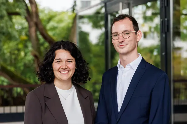 Clara Wellhäußer (l) und Jan-Lukas Schmitt (r) wurden zum neuen Spitzenduo der Grünen in Baden-Württemberg gewählt.  | Foto: Philipp von Ditfurth/dpa