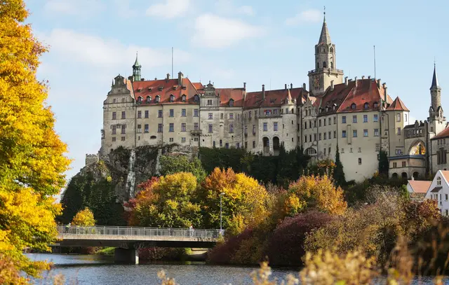 Das Schloss befindet sich in der Stadt. (Archivbild)  | Foto: Thomas Warnack/dpa