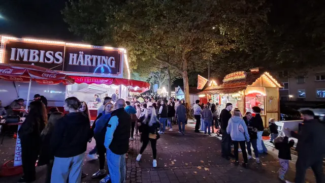 Zwischen herzhaften Snacks und süßen Klassikern findet sich auf dem Kerweplatz für jeden Geschmack eine kleine Stärkung. | Foto: Monika Klein