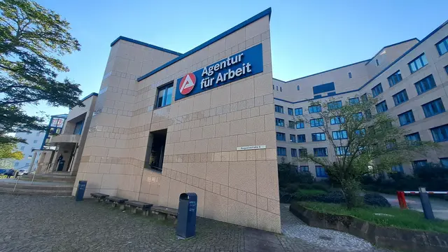 Ab Anfang November sind persönliche Vorsprachen beim Jobcenter Landkreis Kaiserslautern nur noch am Standort in der Augustastraße 6 in Kaiserslautern möglich | Foto: Monika Klein