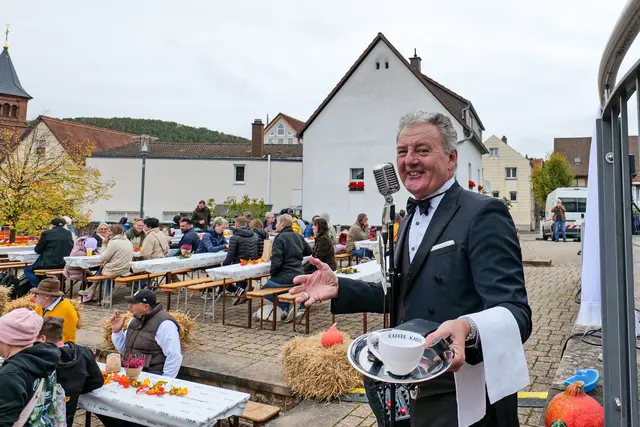 Musik mit Charme und einer gehörigen Portion Humor: Auch für originelle Unterhaltung war beim Hauensteiner Keschdemarkt bestens gesorgt. | Foto: Erik Stegner