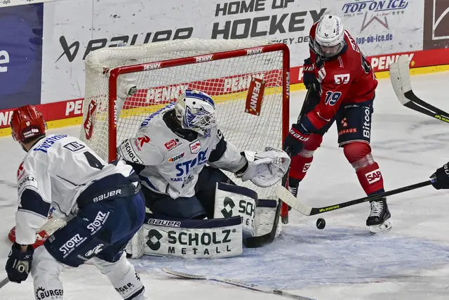 Hier netzt Adler-Stürmer Luke Esposito (rechts) gleich zum 1:2 (60.) ein | Foto: Ruffler/PIX-Sportfotos