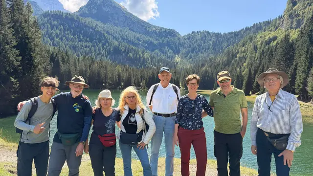 Gruppenfoto am Bergsee | Foto: Ich