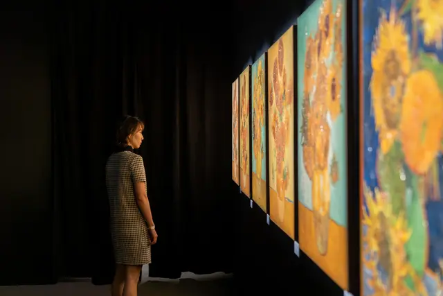 Die berühmten „Sonnenblumen“ gehören zu den bekanntesten Werken Vincent van Goghs und werden in der Ausstellung großflächig in Szene gesetzt. | Foto: Exhibition Hub