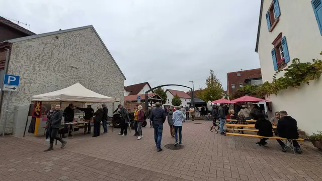 Der Weilerbacher Herbstmarkt soll auch im kommenden Jahr Besucher anziehen. Denkbar sind veränderte Marktzeiten und bis zu 30 beteiligte Akteure, sagt Gewerbevereinsvorsitzender Frederic Frohnhöfer. | Foto: Gewerbeverein Weilerbach/gratis