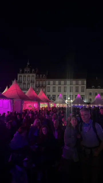 Impressionen vom Fest des Federweißen 2026 auf dem Landauer Rathausplatz. | Foto: Annina Ksionsek