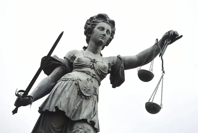 Kurzer Gruß mit Folgen: Ein Verstoß gegen ein gerichtliches Kontaktverbot kann teuer werden. | Foto: Arne Dedert/dpa