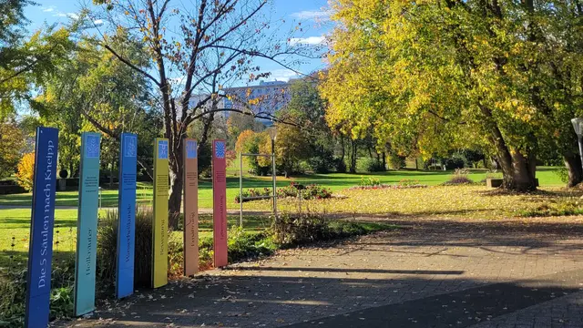 Der Spaziergang mit Gemeindeschwester plus startet am Amberger-Brunnen im Kurpark Bad Bergzabern. | Foto: Sandra Buschmann, Tourismusverein SÜW Bad Bergzabern e.V.