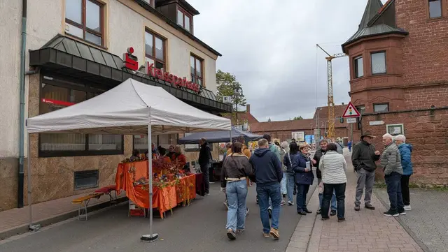 Stände, Geschäfte und Aktionen prägten den Weilerbacher Herbstmarkt. Insgesamt 25 Beschicker und Geschäfte beteiligten sich an der Veranstaltung am 18. Oktober. | Foto: Gewerbeverein Weilerbach/gratis