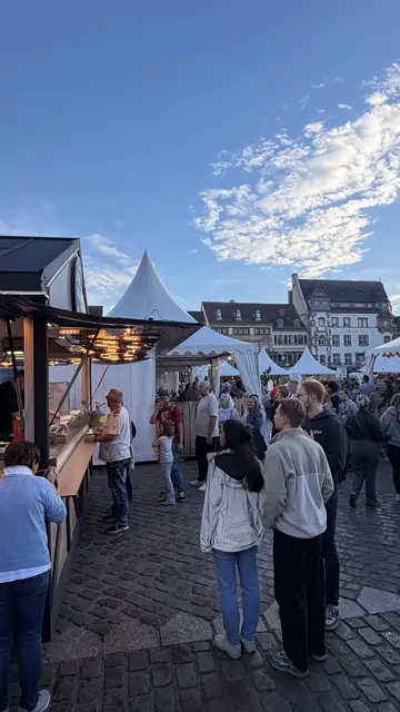 Impressionen vom Fest des Federweißen 2026 auf dem Landauer Rathausplatz. | Foto: Annina Ksionsek