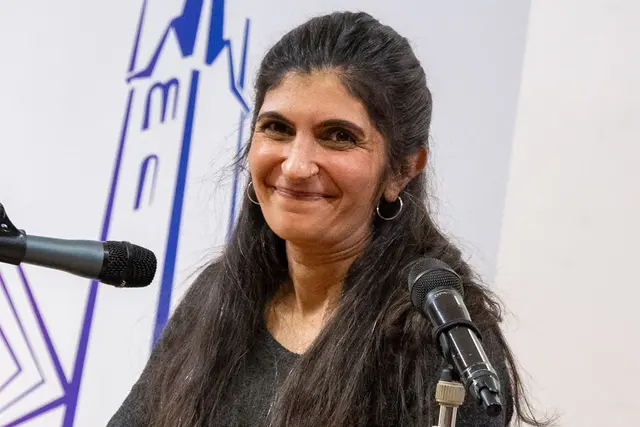 Buchpreisträgerin Shida Bazyar kam zu ihrer ersten Lesung nach der Auszeichnung in ihre Geburtsstadt. | Foto: Harald Tittel/dpa